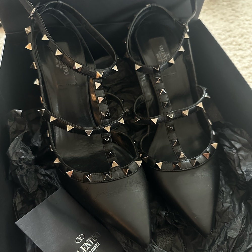 Valentino Garavani Noir Studded Women's Shoes - Picture 5 of 8